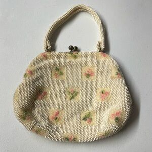 Lumured Corde Petite Beaded 1950’s Vintage Bag w/Kiss Lock Clasp.